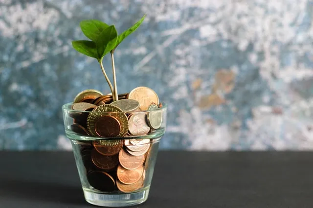 Save more efficiently as a student - 5 tips